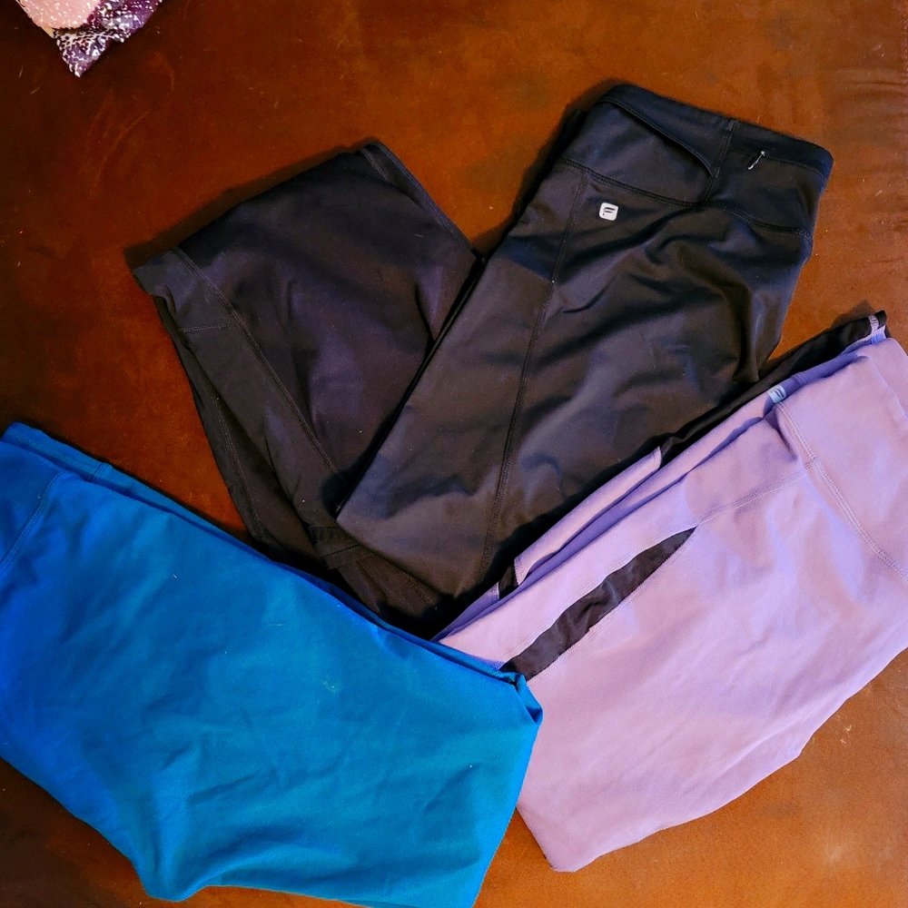 4 pairs of fabletics leggings